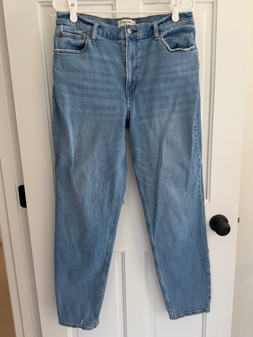 Abercrombie & Fitch The Mom High Rise Jeans Light Wash Size 31 Extra Long